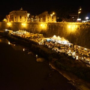 Tiberufer bei Nacht