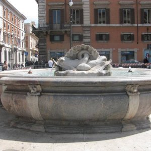 Brunnen auf der Piazza del Colonna