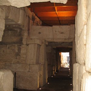 Colosseo Unterbau