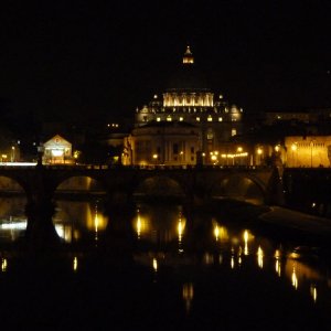Nchtlicher Blick auf San Pietro