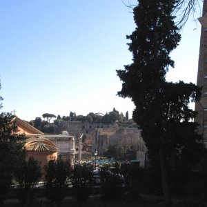 Weg zum Panorama-Aufzug mit Blick auf das Forum Romanum