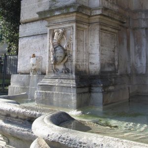 Fontana dell'Acqua Paola in Piazza Trilussa