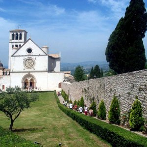 Assisi San Francesco an der Mauer