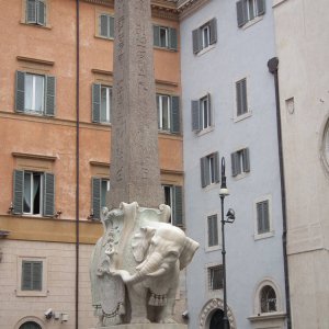 Obelisk auf der Rckseite des Pantheon, Piazza della Minerva