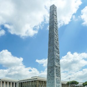 EUR Obelisk