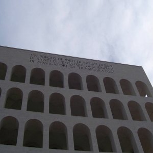 EUR, Colosseo quadrato