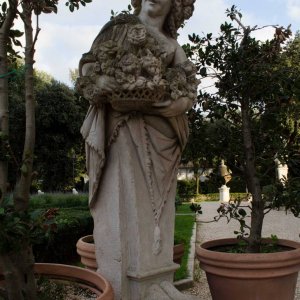 Flora  im Park Villa Borghese