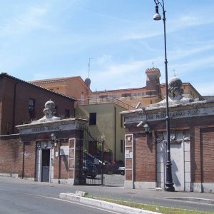 Haltestellen 115 und 870; Einfahrtsbereich Parkhaus Terminal Gianicolo
