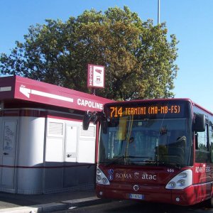 Piazzale Nervi, Bus der Serie Roma