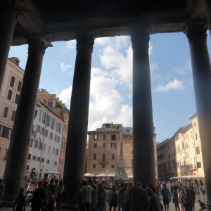 Blick vom Pantheon auf den Platz davor