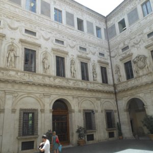 Um den Palazzo Spada herum