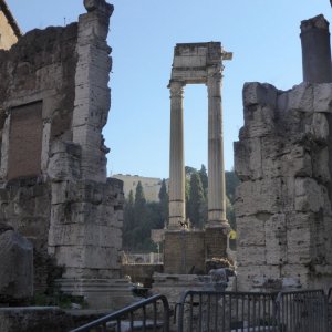 Reste des Tempels des Apollo Medicus
