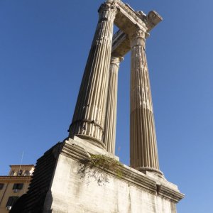 Reste des Tempels des Apollo Medicus