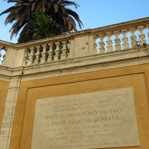Inschrift an der Friedhofsmauer des Campo Santo