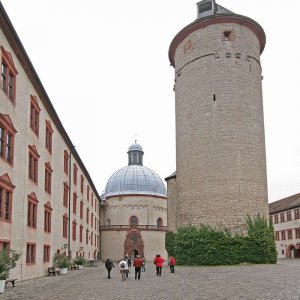 Festung Wuerzburg Bergfried mit Marienkirche