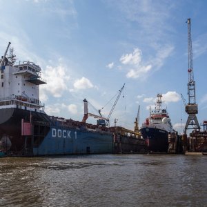 HH Fahrt auf dem Linienschiff 73 Blick auf Trockendock