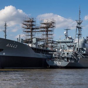 HH Fahrt auf dem Linienschiff 73 Blick auf Trockendock