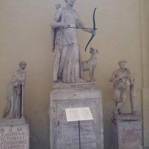 Artemis-Statue