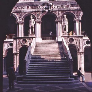 Dogenpalast Treppenaufgang Hof