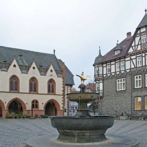 Goslar Marktbrunnen vor Rathaus