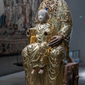 Hildesheim Dommuseum Groe Goldene Madonna