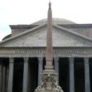 Fontana di Pantheon und Obelisco del Pantheon