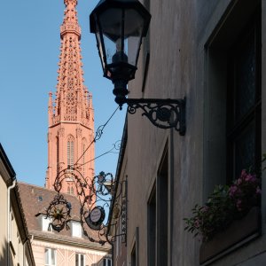 W15 Stachel vor Turm der Marienkapelle