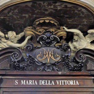 Santa_Maria_della_Vittoria_Eingang