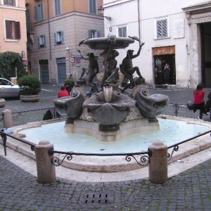 "Schildkrtenbrunnen" auf der Piazza Mathei