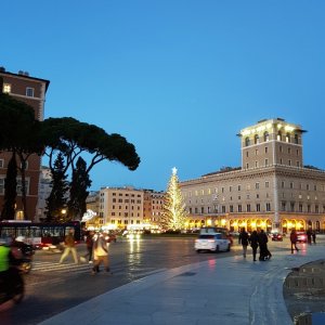 Blaue Stunde an der Piazza Venezia