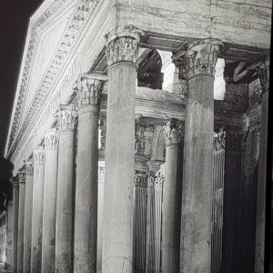 Pantheon-Photo am Flughafen