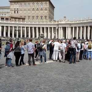 Schlange vor dem Petersdom