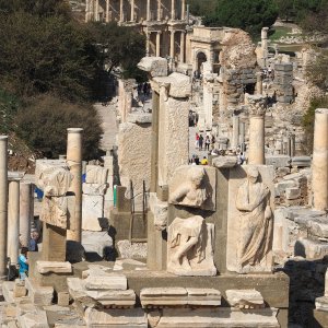 Blick von der Kuretenstraße auf die Celsus-Bibliothek