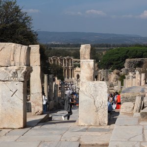 Blick von der Kuretenstraße auf die Celsus-Bibliothek