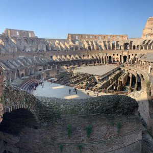 12-Colosseum-am-Morgen.jpg