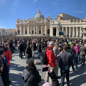 105-Angelusgebet-auf-Petersplatz.jpg