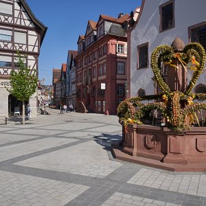 Osterbrunnen Tauberbischofsheim (1).jpg