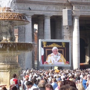 Messe mit dem Papst auf dem Petersplatz