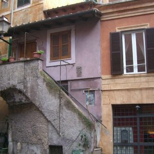 Arco degli Acetari, Via del Pellegrino