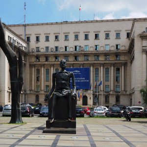 Iuliu Maniu Statue auf dem Platz der Revolution Bukarest, Rumänien