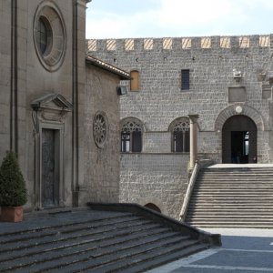 Viterbo Piazza del Duomo