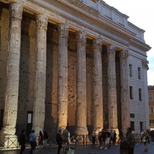 Piazza di Pietra - Hadrianeum