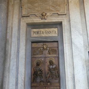 Santa Maria Maggiore Porta Santa.JPG