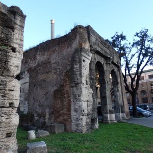 Portico al Foro Olitorio, gegenüber S. Nicola
