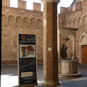 Siena - Palazzo Chigi-Saracini