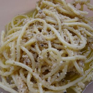 Spaghetti al sugo di noci