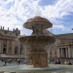 Fontana-Brunnen am Petersplatz