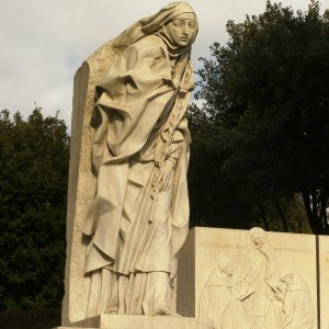 Detail Denkmal Katharina von Siena