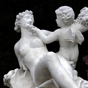 Skulptur Flora mit Zephyr am Grab Friedrichs II. am Schloß Sanssouci