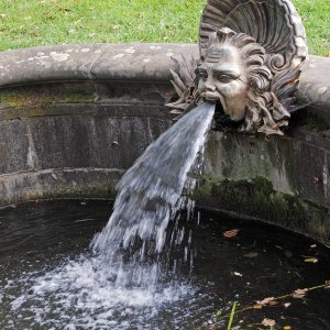 Brunnenfigur im Schloßpark von Sanssouci